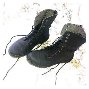 Dr Martens size 10 boot folds over retro look